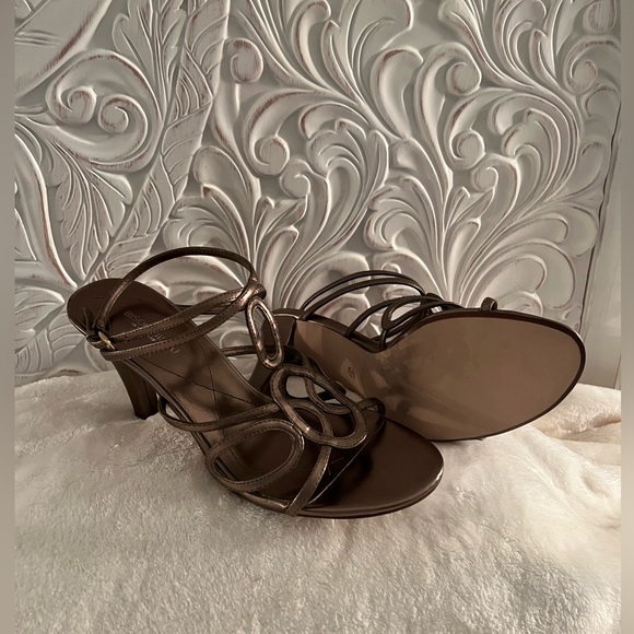 Bisou Bisou metallic strappy sandals - Picture 3 of 8